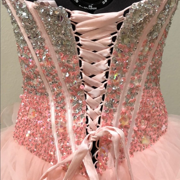 Beautiful prom or quinceañera dress 🌸💃🏻👑 - Picture 6 of 8